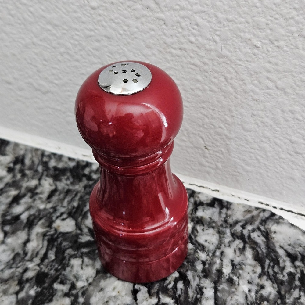 Vintage Red Salt Shaker Plastic Metal‎ Top S Holes Clear Bottom Plug